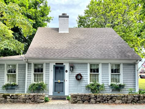 New England Cape Cod House, Cape Cod Style House Exterior, Cape House Exterior, Cape Cod Exterior, Cape Cod House Exterior, House Exterior Ideas, New England House, New England Cottage, Shingle House