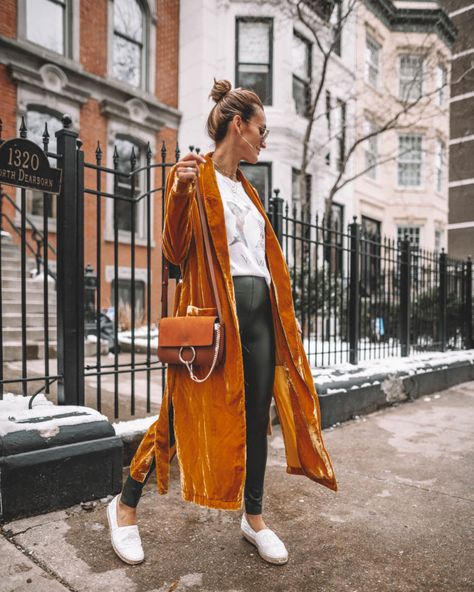 How to Wear a Long Velvet Duster | Fashion | Karina Style Diaries Gold Velvet Jacket Outfit, Duster And Leggings Outfit, Duster Outfit, Karina Style, Velvet Duster, Short Wrap Skirt, Chicago Street, Chanel Espadrilles, Velvet Cardigan