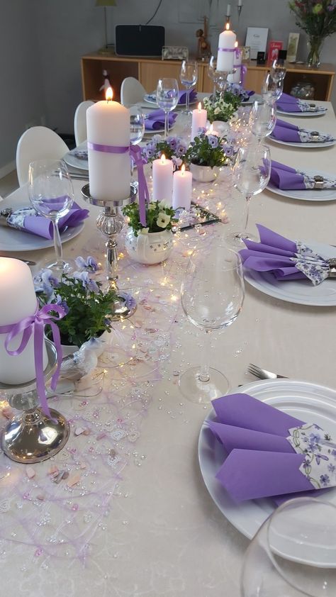 Violet Table Decor, 18th Birthday Party Ideas Decoration Purple, Purple Wedding Theme Table Decorations, Purple Table Scape, Purple Birthday Table, Purple And White Party Decorations, Purple Party Table, 18th Birthday Table Decorations, Purple Table Centerpieces