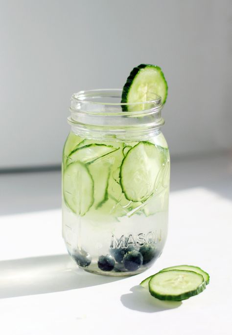 Hydration Aesthetic Water, How To Drink More Water, Healthy Infused Water, Drinking Healthy, Hydrating Foods, Water Ideas, Infused Water Recipes, Healing Waters, Fruit Water