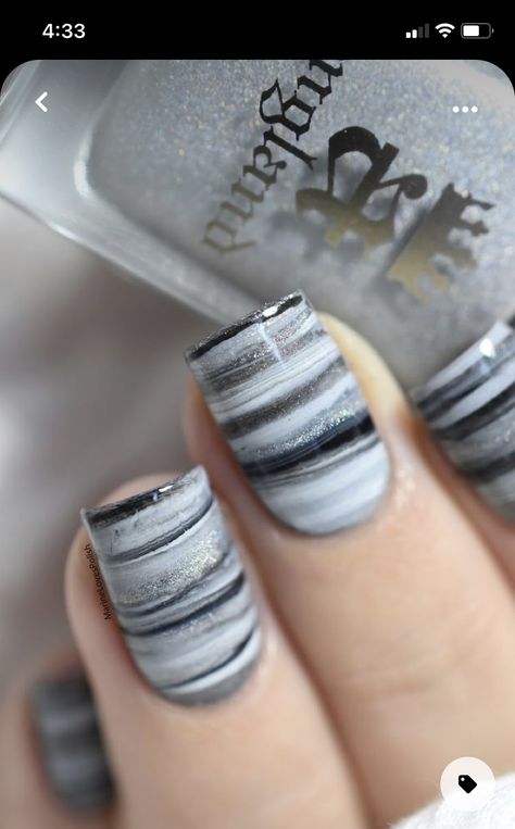 Diagonal Stripe Nails, Pinstripe Nail Designs, Grey Black Nails Design, Black Grey And White Nails, Black White And Grey Nails, Dark Grey Nail Designs, Gray Nail Art, Gray Nail Designs, Pinstripe Nails