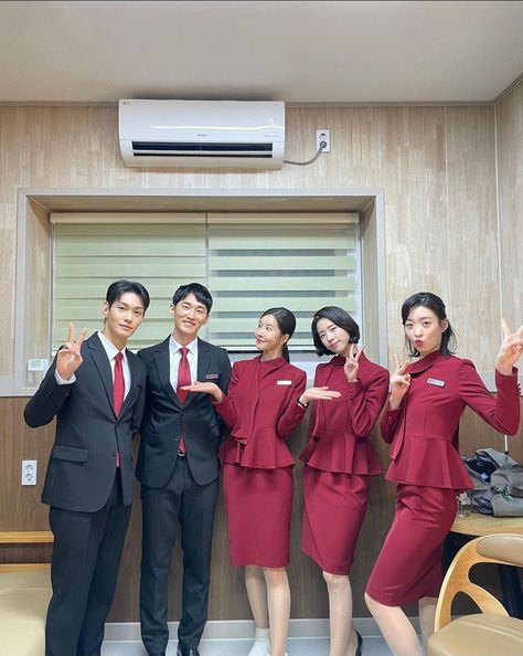 Hospitality Uniform Front Office, Hotel Receptionist Outfit, Hotel Receptionist Aesthetic, Hotel Uniform Receptionist, Front Office Uniform, Receptionist Outfit, Kdrama 2023, Hotel Reception Desk, Hotel King