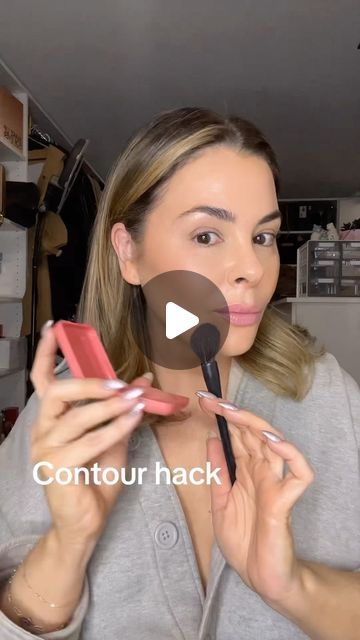 Best Natural Foundation, Erica Taylor, Easy Contouring, How To Contour Your Face, Champagne Room, Contouring For Beginners, Contour Tutorial, Simple Makeup Tips, Beginners Eye Makeup