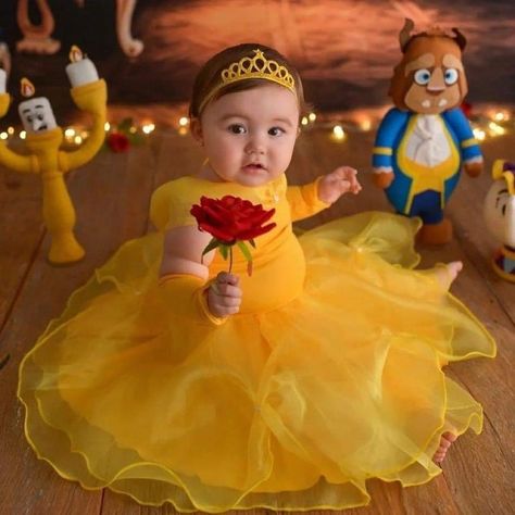 Princess Monthly Baby Pictures, Cumplemes Bebe Ideas, Snow White Pictures, Belle Birthday Party, Baby Pageant, Baby Belle, Belle Birthday, Baby Milestones Pictures, Babies Photography