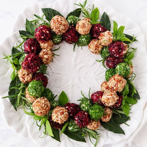 Christmas Cheeseball Wreath, Christmas Cheese Balls Ideas, Cheese Ball Wreath, Christmas Cheeseball, Cheeseball Recipes, Edible Wreath, Courtney Whitmore, Best Christmas Appetizers, Christmas Charcuterie