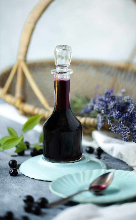 Lavender Blueberry Simple Syrup - Fresh Flavorful Snow Cone Syrup Recipe, Blueberry Iced Coffee, Lilac Syrup, Blueberry Syrup Recipe, Snow Cones Recipes, Lavender Drink, Blueberry Drinks, Lavender Simple Syrup, Blueberry Simple Syrup