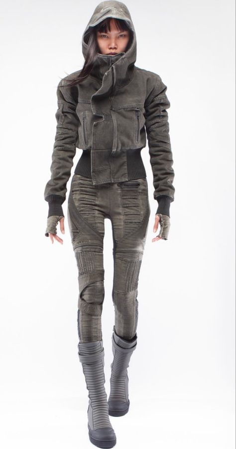 Futuristic Apocalypse Fashion, Futuristic Dystopian Fashion, Scifi Streetwear, Dystopian Clothes, Apocalypse Fashion, Dystopian Fashion, Fashion Designer Studio, Sci Fi Fashion, Dystopian Future