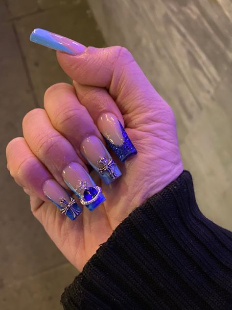 Blue Nails With Planet Charm, Blue Pisces Birthday Nails, Blue Nails Acrylic With Design, Blue Acrylic Nails With Charms, Birthday Nail Set Ideas Medium, Extra Birthday Nails Medium Length, Blue Nails With Charms, Birthday Nail Set Ideas Short, Birthday Nails Medium Length