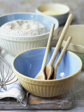 Bisquick Recipes Biscuits, Bisquick Biscuits, Baking Bowl, Vintage Bowls, Trendy Kitchen, Biscuit Recipe, Mixing Bowls, Wooden Spoons, Pavlova