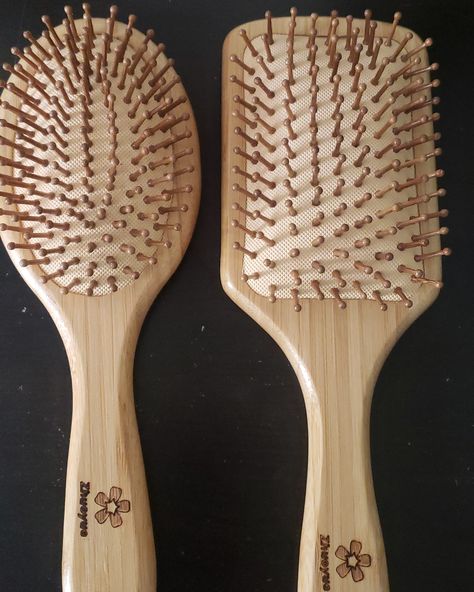 Hair Brush Collection, Giftset Idea, Cute Hair Brush Aesthetic, Wood Brush Hair, Wooden Hair Brushes, Hairstyle Tools, Bamboo Hair Brush Aesthetic, Cute Winter Boots, Bamboo Hair Brush