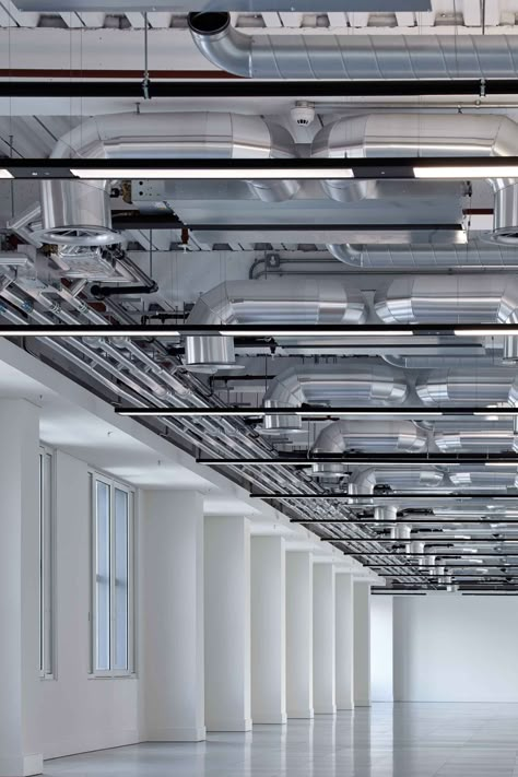 Queen Caroline Street  Exposed services Industrial White Interior Design Pattern Ceiling Open Office Design, Hvac Design, Exposed Ceilings, Industrial Office Design, Open Ceiling, Corporate Office Design, Industrial Ceiling, Modern Ideas, White Interior Design