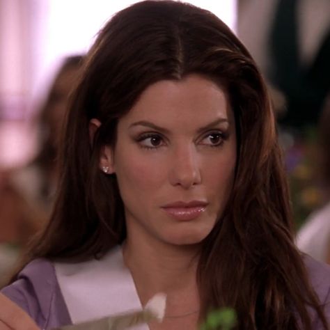 miss congeniality • sandra bullock Sandra Bullock Makeup, Miss Congeniality Movie, Sandra Bullock Miss Congeniality, Gracie Hart, Sandra Bullock Hair, Glossy Lips Makeup, Miss Congeniality, 90s Makeup, Star Actress