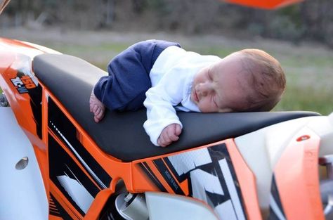 Baby on a KTM dirtbike Baby Strollers And Car Seats, Baby Car Seats Newborn, Strollers And Car Seats, Motocross Baby, Baby Announcement To Husband, Motorcycle Baby, Baby Announcement Pictures, Baby Boy Photography, Infant Car Seat