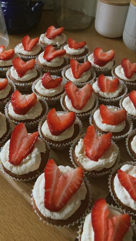 Cupcakes With Hearts On Top, Heart Cupcakes Aesthetic, Strawberry Cupcakes Aesthetic, Strawberry Hearts, Heart Cupcakes, Strawberry Topping, Cute Birthday Ideas, Strawberry Cupcakes, Baking Cupcakes