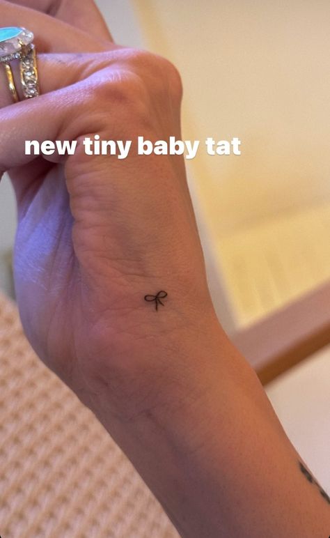 Hailey Bieber Got the Daintiest Hand Tattoo of All Time — See Photo | Allure Small Time Tattoo, Hailey Bieber Hands, Hailey Bieber Neck Tattoo, Hailey Beiber Tattoo Hands, Little Cute Tattoos For Women, Summer Inspired Tattoo, Girlhood Tattoo, Hailey Bieber Hand Tattoo, Hailey Bieber Tattoo