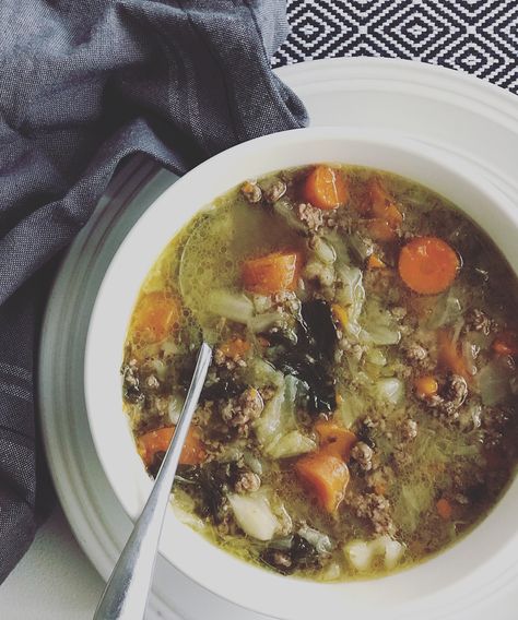 Beef Instant Pot, Kale And Cabbage, Detox Soup Cabbage, Snacks Under 100 Calories, Pot Recipes Healthy, Paleo Soup, Healthy Sweet Snacks, Kale Soup, Detox Soup