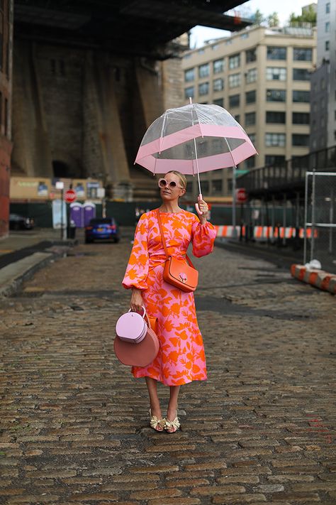 Bright Bag, Blair Eadie, Oufits Casual, Winter Work, Timeless Luxury, Fashion Sites, Round Bag, Luxury Bag, Orange And Pink