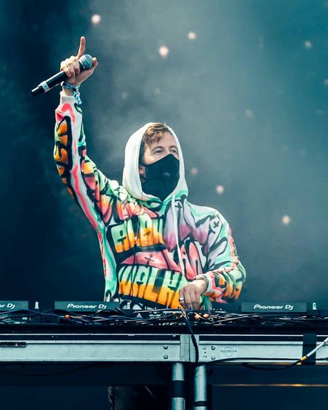 Edm Aesthetic, Walker Join, Walker Wallpaper, Dj Marshmello, Alan Walker, Dj Music, Electronic Dance Music, Photo Art Gallery, Watch Videos