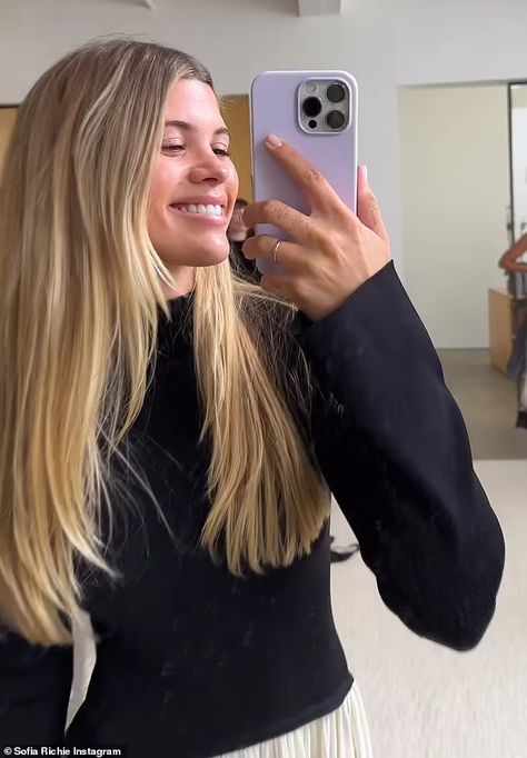 Bleach Blonde Hair, Warm Blonde, Beautiful Hair Color, Blonde Hair Looks, Sofia Richie, Bleach Blonde, Hair Inspo Color, Hair Envy, Hair Dos