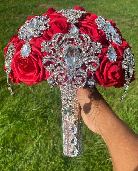 This luxurious bling bouquet is made with real touch artificial roses and Silver brooches/gems. Roses are 3 inches wide. Size of bouquet shown is 10 inches wide at the top but can be ordered in a smaller size (8 inches). You may choose any color(s) for your rose bouquet. Please list any additional colors for your roses under "personalization." It will allow you to type a note to me. Please message me if you do not see your color(s). Brooches may vary but are available in silver, gold, or rose go Quinceanera Flowers, Diamond Bouquet, Bling Bouquet, Quinceanera Bouquet, Roses Bouquet Gift, Manifesting Board, Quinceañera Ideas, Quinceanera Planning, Rose Diamond