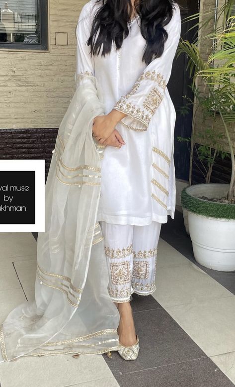 Salwar Suit Neck Designs, Suit Neck Designs, Suit Neck, Suits 2023, Big Nose Beauty, Punjabi Suits Designer Boutique, Nude Colour, Dresses Traditional, Outfits Woman