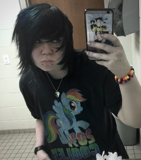 Scene Emo Fashion, Emo Boy Hair, 2000s Boys, Emo People, Emo Scene Hair, Scene Boys, Emo Aesthetic, Emo Boy, Scene Outfits