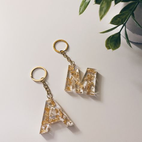 Resin Keychain Ideas Alphabet, Resin Alphabet, Letter Resin Keychain, Resin Art Letter Keychain, Diy Resin Gifts, Resin Alphabet Keychain, Alphabet Resin Keychain, Resin Crafts Tutorial, Easy Paper Crafts Diy