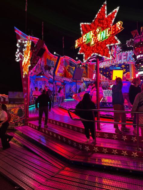 #fairs #aesthetic #dippemess #euphoria #fair #carneval #summer #activities #holiday #vibes #night #nightlife Euphoria Carnival Aesthetic, Euphoria Summer Aesthetic, Night Carnival Aesthetic, Carnival Euphoria, Fair Aesthetic Night, Euphoria Carnival, Fair At Night, Fair Aesthetic, Carnival Night