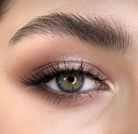 Make Up Yeux, Trending Summer Nails, Bentuk Alis, Eye Makeup Images, Large Skirt, Prom Eye Makeup, Classic Makeup, Formal Makeup, Wedding Mehndi