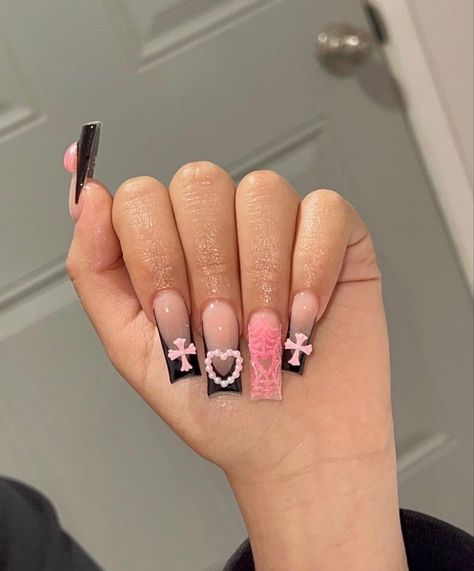 Braiding Nails, Baddie Short Acrylic Nails, Baddie Nails Acrylic, Pink Black Nails, Nails Acrylic Short, Baddie Nails, Nails Now, Colored Acrylic Nails, Dope Nail Designs