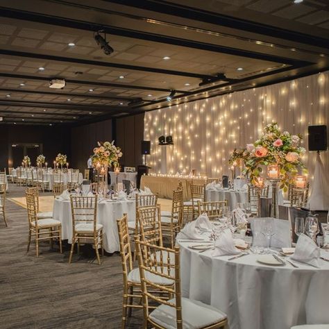 Hotel Wedding Reception Decorations, Simple Wedding Reception Decorations, Wedding Ballroom Decor, Simple Wedding Venues, Hotel Wedding Receptions, Simple Wedding Reception, Ballroom Wedding Reception, Elegant Ballroom, Easy Weddings