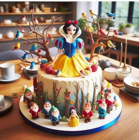 Snow White Cake Ideas, White Cake Ideas, Snow White Birthday Cake, White Birthday Cake, Girly Birthday Cakes, Disney Themed Cakes, Snow White Cake, Wedding Strawberries, Tart Cake