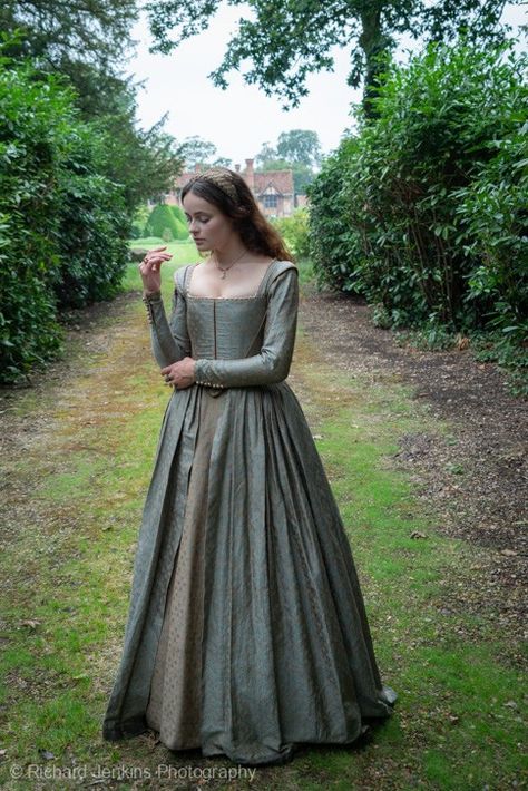 1700s Princess Dress, 1500 Outfits, Period Piece Dresses, 1700 Dresses Gowns, 1600s Fashion Peasant, Midevil Dresses Princesses, Medival Dresses Aesthetic, 13th Century Clothing Women, 1800s Outfits