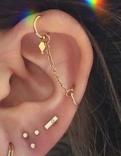 Industrial Ear Piercing, Piercing Chain, Ear Piercings Industrial, Industrial Earrings, Industrial Piercing Jewelry, Types Of Ear Piercings, Chain Jewellery, Cool Ear Piercings, Pretty Ear Piercings