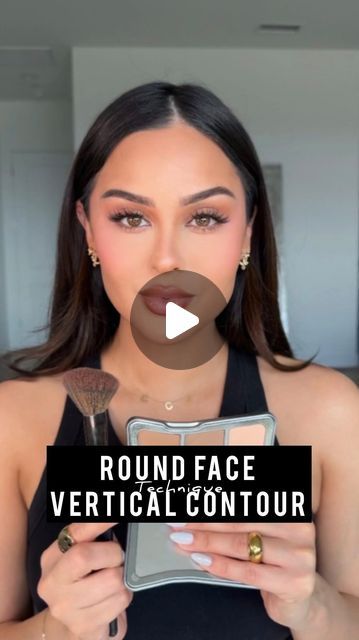 Contouring For Round Face Shape, Natural Looking Contour, Contour For A Round Face, Contour Round Asian Face, Contouring And Highlighting Round Face, Contour On Round Face, Makeup For Flat Face, Dark Skin Round Face Makeup, Makeup To Slim A Round Face