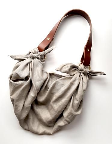 ANOUK GANIA LINEN POUCH BAG | Anouk Gania Collage Elements, Furoshiki Wrapping, Sewing Easy Diy, Diy Bag Designs, Diy Bags Purses, Diy Bags, Diy Handbag, Satin Bags, Fashion Collage