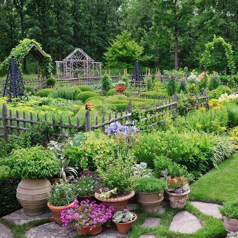 Backyard Garden Sanctuary, Backyard Magical Garden, Cottagecore House Garden, Magical Vegetable Garden, Backyard Botanical Garden, Wild Yard Landscaping, Colonial Garden Ideas, Formal Cottage Garden, Pretty Garden Ideas Backyards