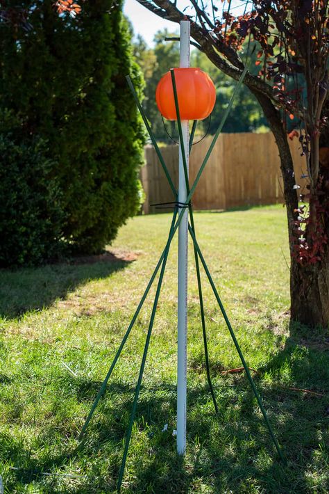 Outdoor Witches Diy, Ring Of Witches Yard Decor, Diy Halloween Lawn Witches, Diy Outdoor Witch, Diy Yard Witches, Witch Yard Decorations Diy, Diy Witch Decorations Outdoor, Witches Yard Decorations, Outdoor Halloween Witch