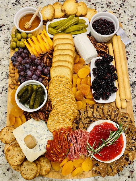 Style Charcuterie Board, Best Pickles, Cheese Course, Brie Recipes, Food Boards, Raspberry Preserves, Charcuterie Inspiration, Blackberry Jam, Quick Appetizers