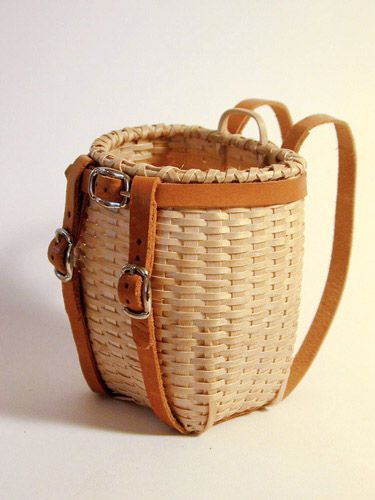 Stephen Zeh Basketmaker - Small Collectible Maine Pack Basket - hand woven of brown ash and sweetgrass Pack Basket, Basket Weaving Diy, Fruit Bag, Willow Weaving, Small Collectibles, Knit Basket, Bamboo Bag, Art And Craft Videos, Bamboo Basket