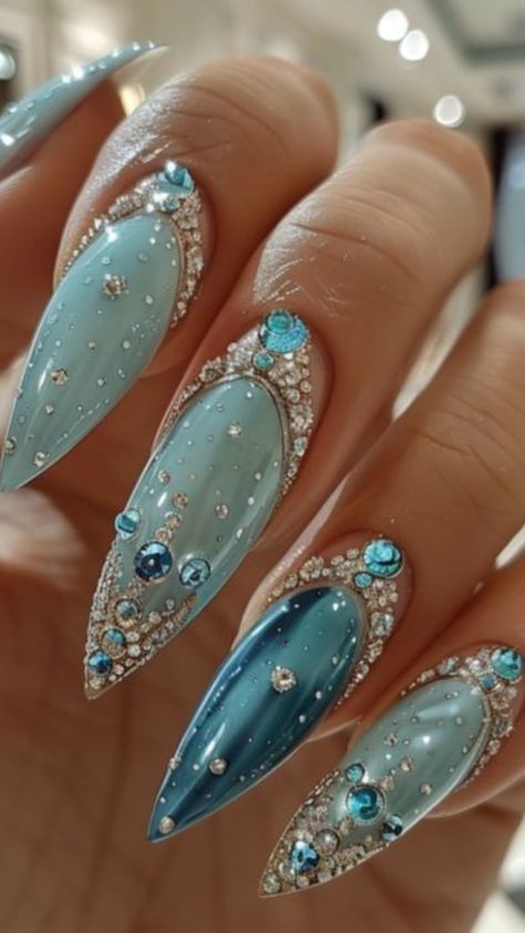 nail art Peacock Inspired Nails, Bold Glamour, Nail Parlour, Long Nail Art, Pastel Nails Designs, Fall Nail Trends, Designs Nail, Bride Nails, Subtle Elegance