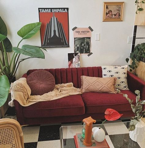 D R E A M B O A T on Instagram: “Amazing & eclectic living from @camillelenore via @pinterest ⚡️” Burgundy Sofas, Checkered Floor, Red Couch, Sofas For Small Spaces, Interior Minimalista, Mid Century Living Room, Living Room Mirrors, Decoration Inspiration, House Room