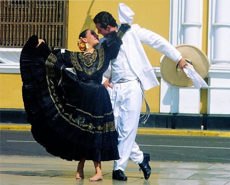 National Dance of Peru: La Marinera Folklorico Dresses, Trujillo Peru, Mexican Folklore, Ballet Folklorico, Peruvian Food, America Latina, Shall We Dance, Traditional Dance, Mexican Culture