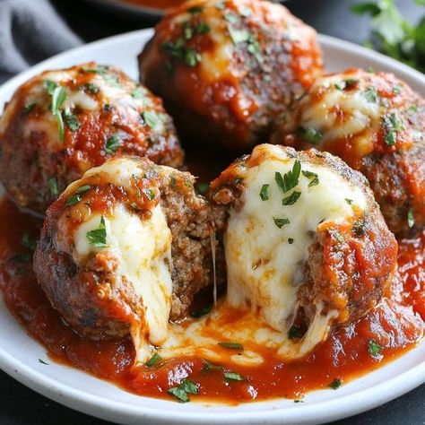 Meatballs In Marinara Sauce, Meatballs Recipes, Meatball Marinara, Stuffed Meatballs, Cheese Stuffed Meatballs, Garlic Cream Sauce, Creamy Garlic Sauce, Korean Cooking, Tenderloin Recipes