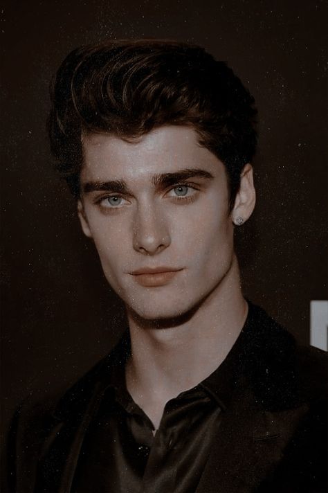 Fem Harry Potter, Guys With Black Hair, Fem Harry, Male Model Face, Blue Eyed Men, Black Hair Blue Eyes, Character Inspiration Male, Corte De Cabelo Masculino, Men Faces