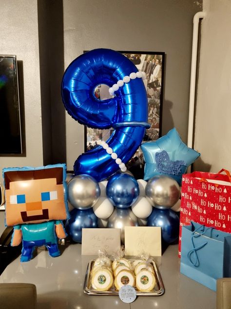 Blue, white, and silver balloons. Minecraft fondant cookies. Arch Minecraft, Minecraft Fondant, Minecraft Balloons, Messi Birthday, Silver Balloons, Minecraft Steve, Birthday Bouquet, Silver Balloon, Fondant Cookies