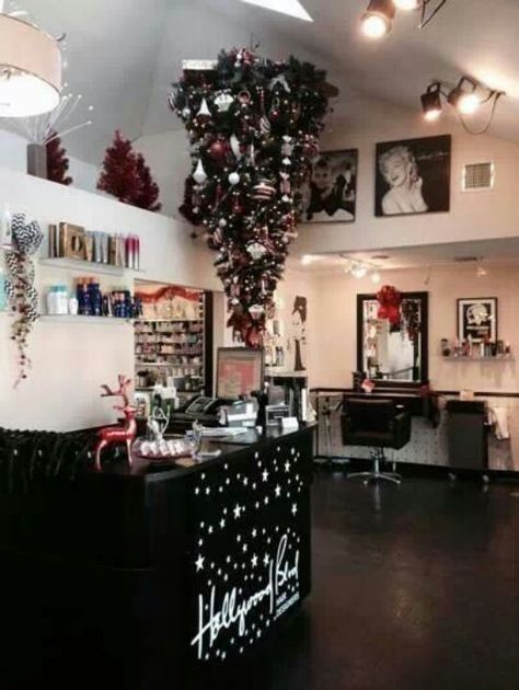 how to have a Christmas tree with cats and dogs! lol @whiteness54 Hair Salon Christmas, Salon Window Display, Christmas Salon, Salon Window, Salon Christmas, Xmas Window, Dream Salon, Christmas Window Display, Mini Home