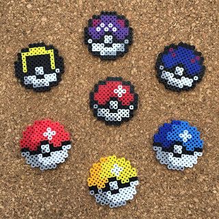 Iron Beads Pokemon, Heat Beads Ideas, Disney Perler Beads Ideas, Perler Bead Patterns Small Easy Pokemon, Perler Beads Pokeball, Pokeball Perler Bead Patterns, Pokeball Perler Beads, Perler Keychain Ideas, Perler Bead Cute