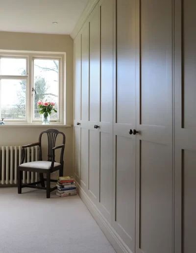 Built In Wardrobe Ideas Layout, Built In Cupboards Bedroom, Cottage Wardrobe, Cupboards Bedroom, Loft Decorating, Fitted Cupboards, Floor To Ceiling Wardrobes, Laundry Cupboard, Boys Wardrobe