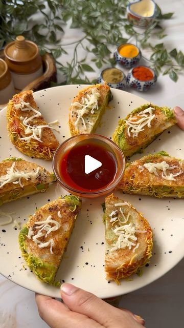 24K views · 1.2K likes | Foodie Gujarati on Instagram: "Aloo Matar Sandwich Bites | Quick And Easy Recipe  . Ingredients  Oil - 1 tsp Mustard seeds - 1 tsp Asafoetida,curry leaves  Green chilies paste - 1 tsp Green Peas - 1/4 cup Boiled Potatoe - 1 cup Coriander powder - 1 tsp Red chilli powder - 1 tsp Turmeric powder - 1 tsp Chaat Masala - 1 tsp Garam Masala - 1 tsp Coriander - 1/3 cup Lemon juice - 2 tsp Salt   #foodporn #foodblogger #food #foodie #healthyfood #foodpics #yumm #yummy #delicious #cooking #trending #viralreels #viral #foodlover #instafood #foodism #yummyfood #yummyyummy #foodlovers #réel #reelsinstagram #reelindia #yummylicious" Quick Starters Recipes, Indian Food Recipes Easy Snacks, Indian Snacks Recipes Easy, Easy Starters Recipes, Helthi Food Recipes, Starters Recipes Vegetarian, Indian Sandwich Recipes, Quick Snacks Easy Indian, Aloo Sandwich Recipe